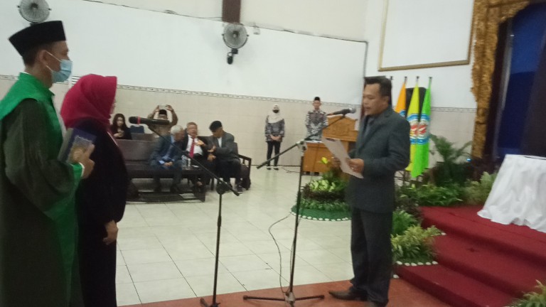 Prof. Hj. Siti Fathonah Resmi Jabat Rektor Universitas Dharma AUB