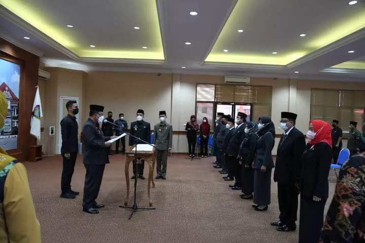 Pemkab Lamsel Malakukan Penyegaran Dengan Meroling 9 Pejabat