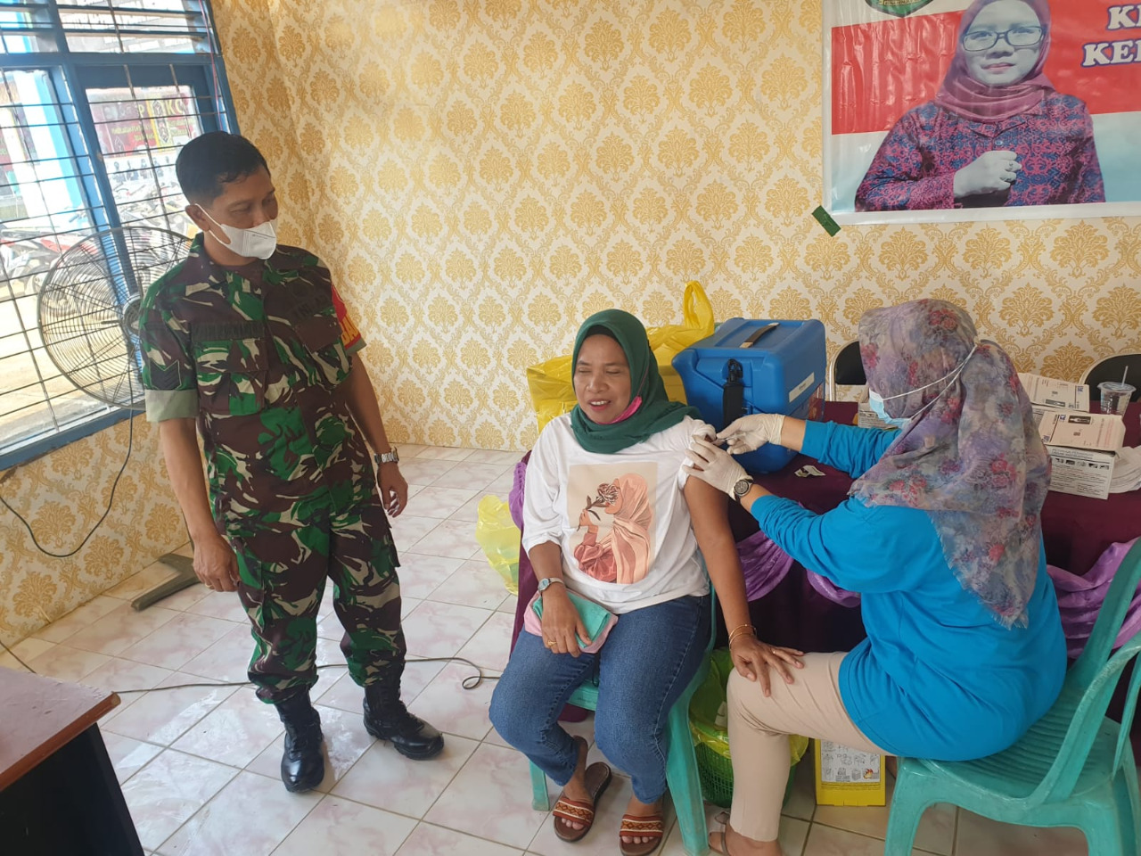 Babinsa Rempanga : Masih Banyak Warga Desa Rempang Butuh  Vaksinasi”