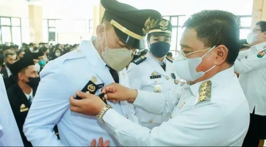 Bupati Yohanis Bassang Rombak Kabinet Eselon II dan III