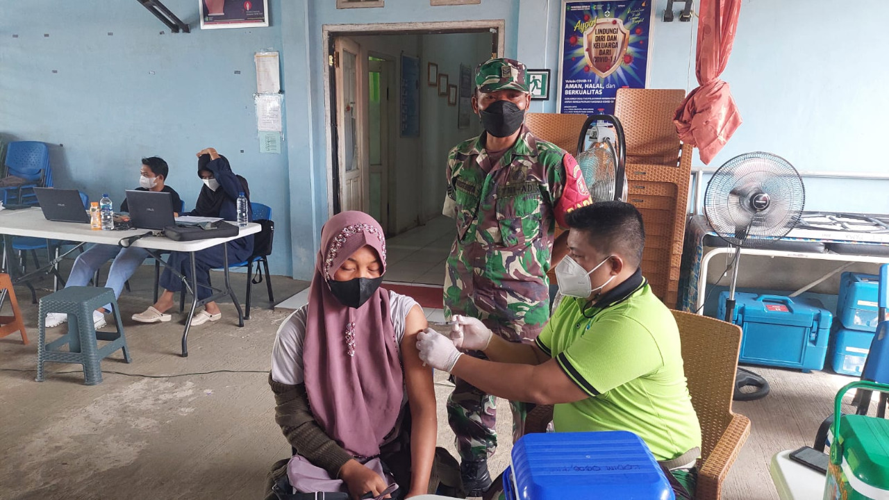 Tim Mobile Vaksinasi Kodim 0906/Kutai Kartanegara Sasar Warga Di Pedesaan
