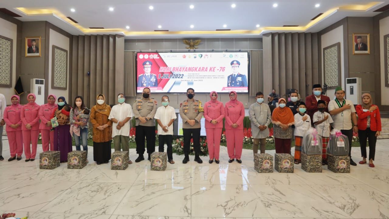 HUT Bhayangkara ke 76, Polda Jatim Gelar Bakti Sosial