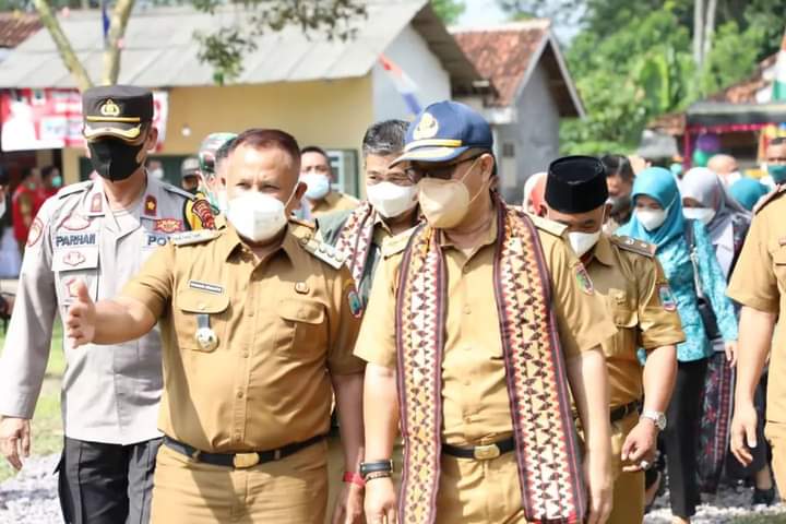 Bupati Lamsel, H Nanang Ermanto Dampingi Tim Penilai Lomba Desa Tingkat Provinsi,