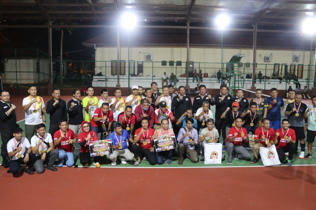 Hari Bhayangkara Ke-76, Kapolda Sulsel Tutup Kejuaraan Tennis Beregu