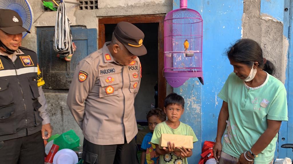 Viral Memulung, Polsek Banjarsari Salurkan Bantuan ke Bocah 7 Tahun