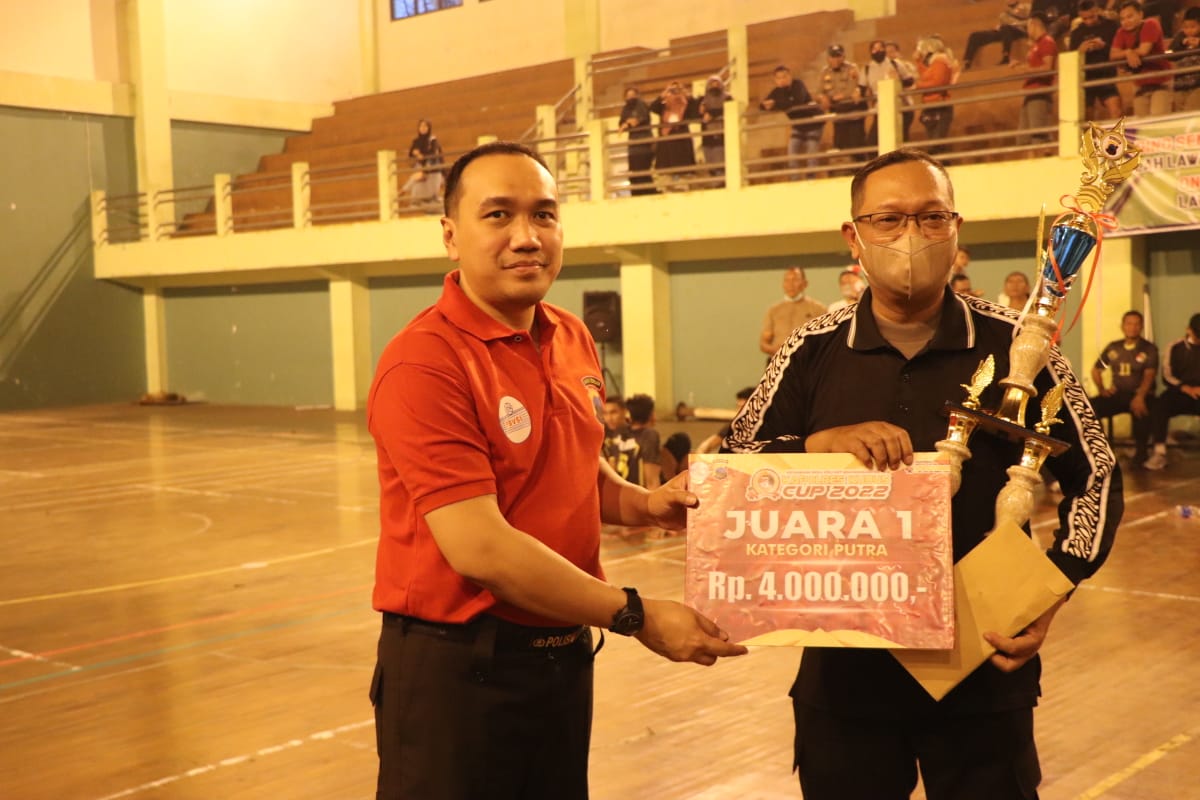 Hari Bhayangkara ke-76, Kapolres Kudus Resmi Tutup Turnamen Bola Voli