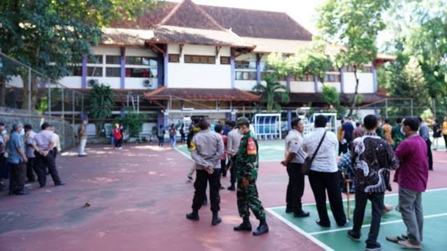 Gedung FKIP UNS Terbakar, Peserta Ujian PPG Berhamburan Keluar