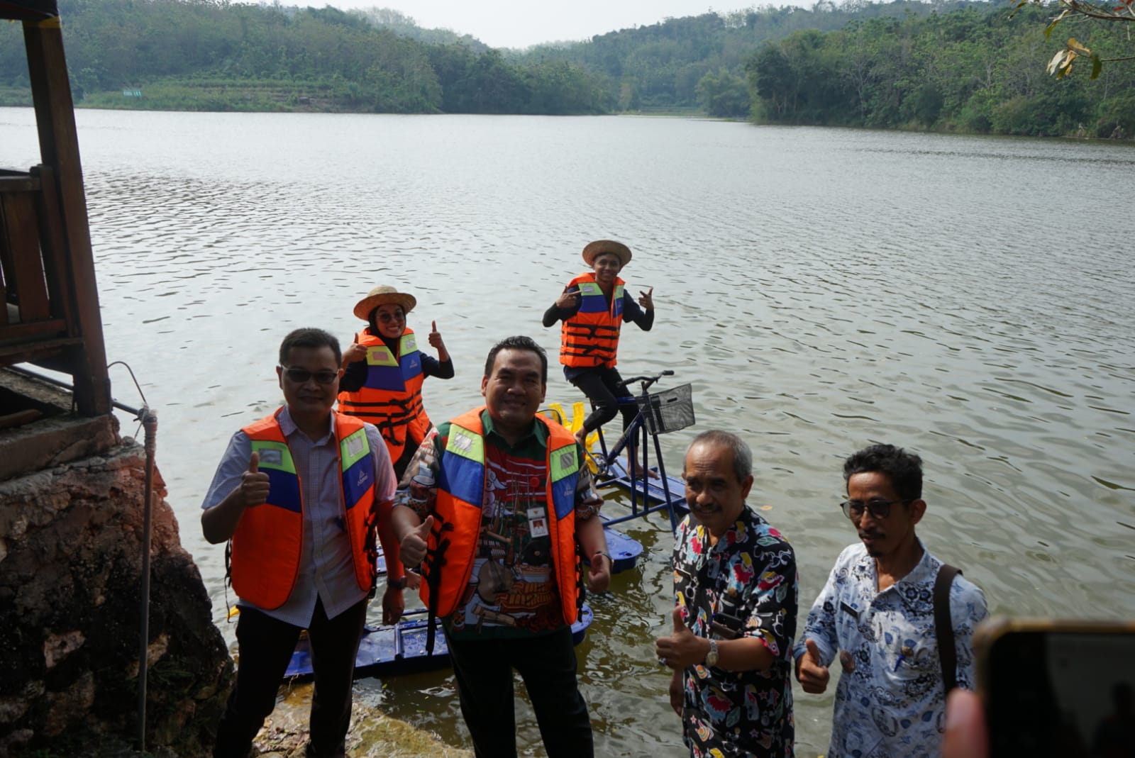 Pesona baru Sepeda Air di Wisata Waduk Tempura