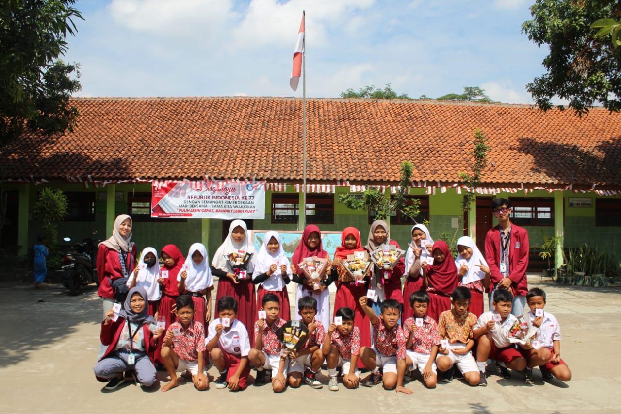 KKNT MBKM UNISRI Kelompok 11 Melakukan Pelatihan Pembuatan Buket Di SDN 02 Buntar