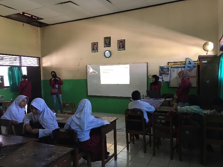 Keren, Mahasiswi UNISRI Latih Public Speaking Pada Anak