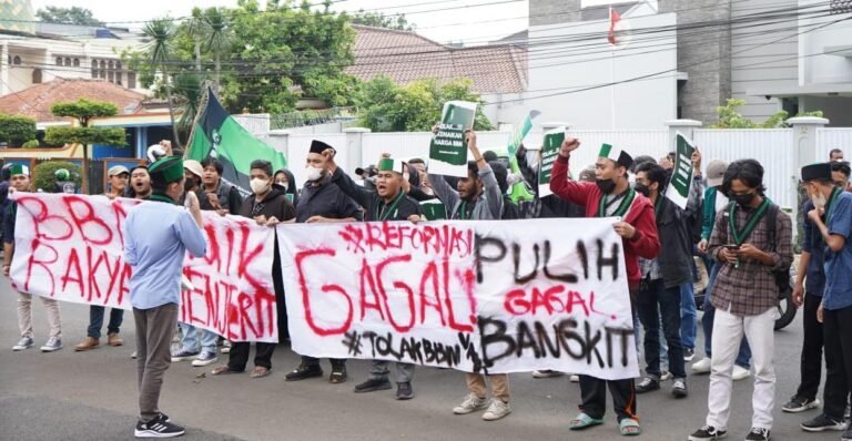 Demo Mahasiswa Tolak Kenaikan BBM di Gedung DPRD Kota Bogor