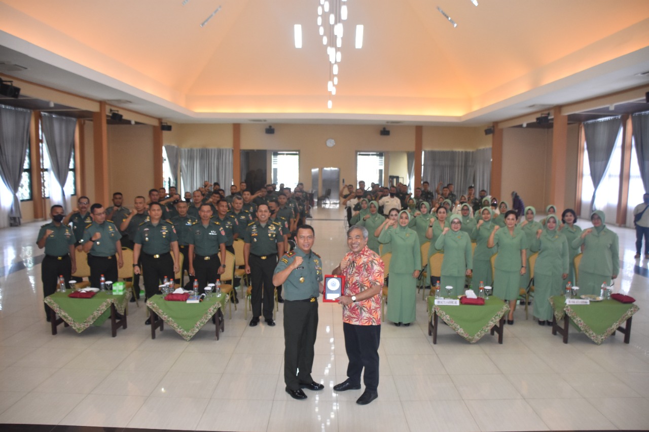 Danrem 091/ASN : Senjata Utama Prajurit Dalam Medan Perang Adalah Komunikasi