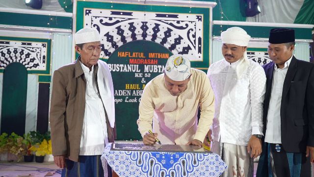 Bupati Sampang Hadiri Haul Akbar Raden Abdul Jabbar Napo Laok Omben