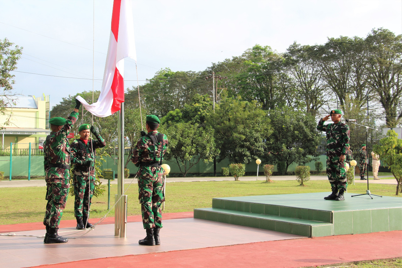 Kasdim 0906/Kutai Kartanegara Bacakan Amanat Panglima TNI pada Upacara Bendera 17- an