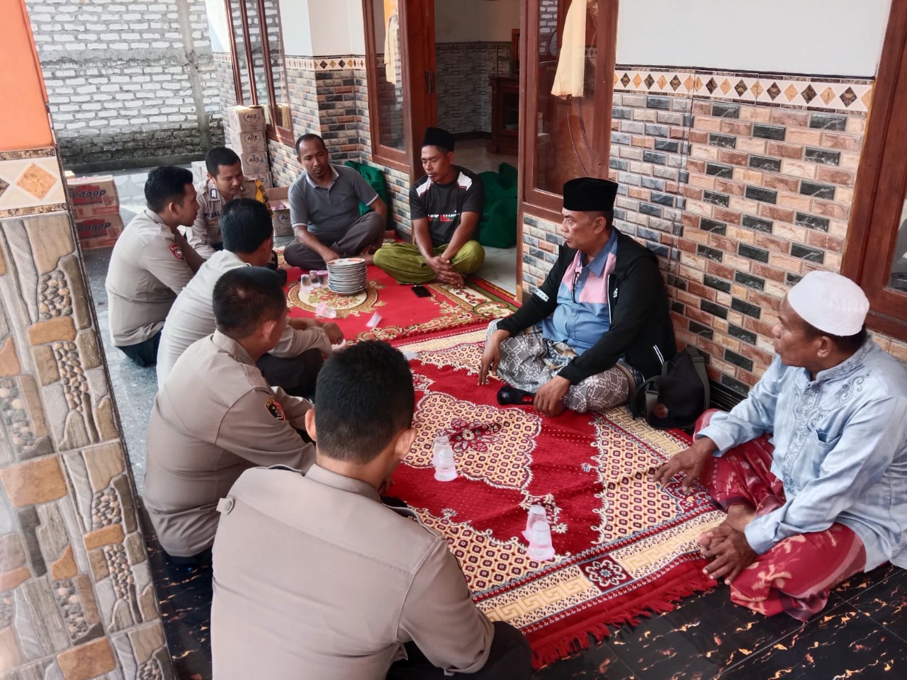 Polsek Torjun Beri Bantuan Sosial ke Korban Tenggelam