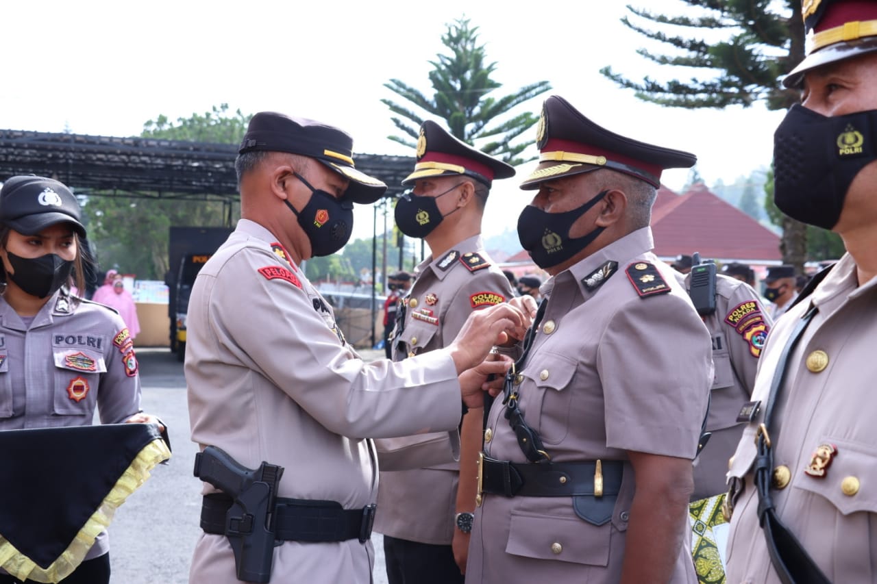 Serah Terima Jabatan Waka Polres Ngada dan Kabag SDM