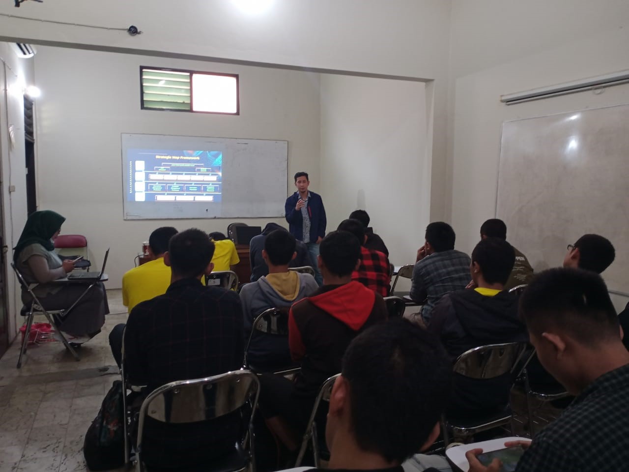 Link and Match Peningkatan Pengetahuan dan Pengalaman Bagi Sekolah Vokasi UMS