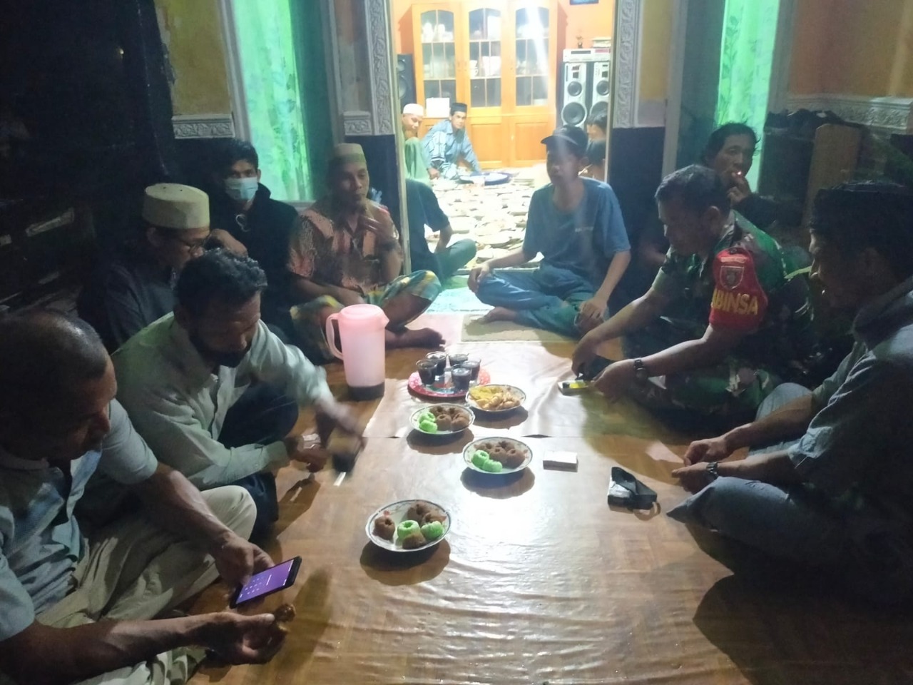 Pererat Tali Silahturahmi, Babinsa Tanjung Tengah Ikut Tahlil Di Rumah Warga