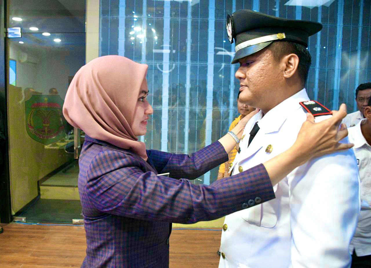 Lantik Lurah Salassa Defenitif, Ini Pesan Bupati Luwu Utara