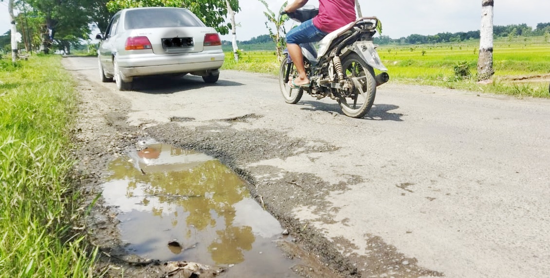 Rusak dan Bergelombang, Bupati Usulkan Perbaikan Jalan Ngawen – Japah – Todanan ke Gubernur