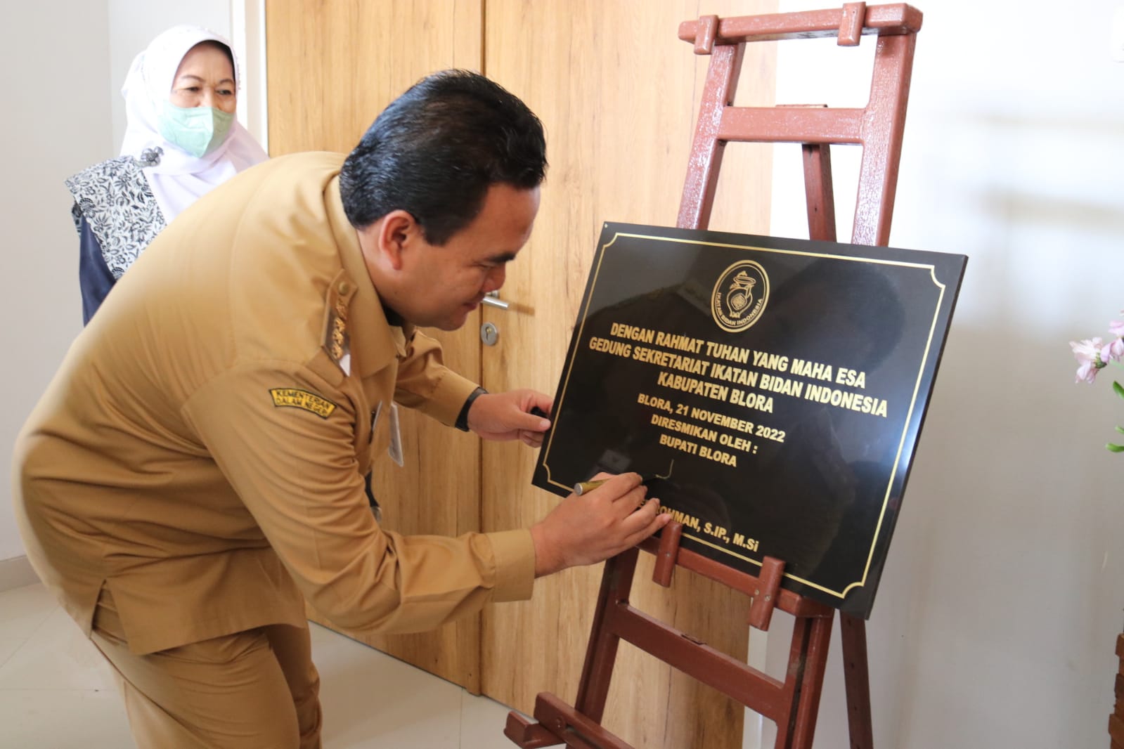 Tingkatkan Kesejahteraan Bidan, Bupati Resmikan Gedung IBI
