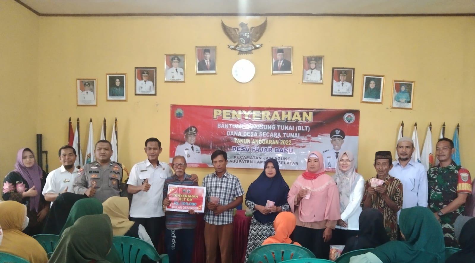 PEMDES FAJAR BARU SALURKAN BLT-DD SERTA HONOR APARATUR DESA