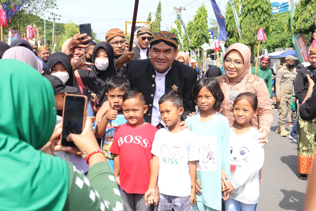 Hari Jadi Blora ke – 273, Momen Berebut Foto Dengan  Bupati dan Wakil Bupati