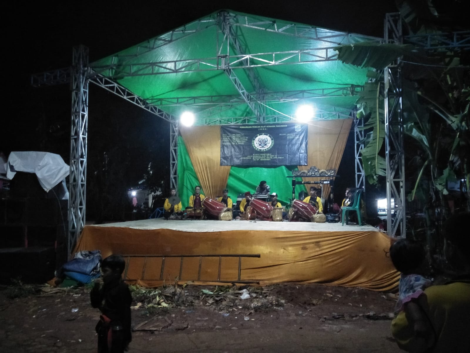 Kesenian Tradisional Pencak Silat Tradisional Pasundan