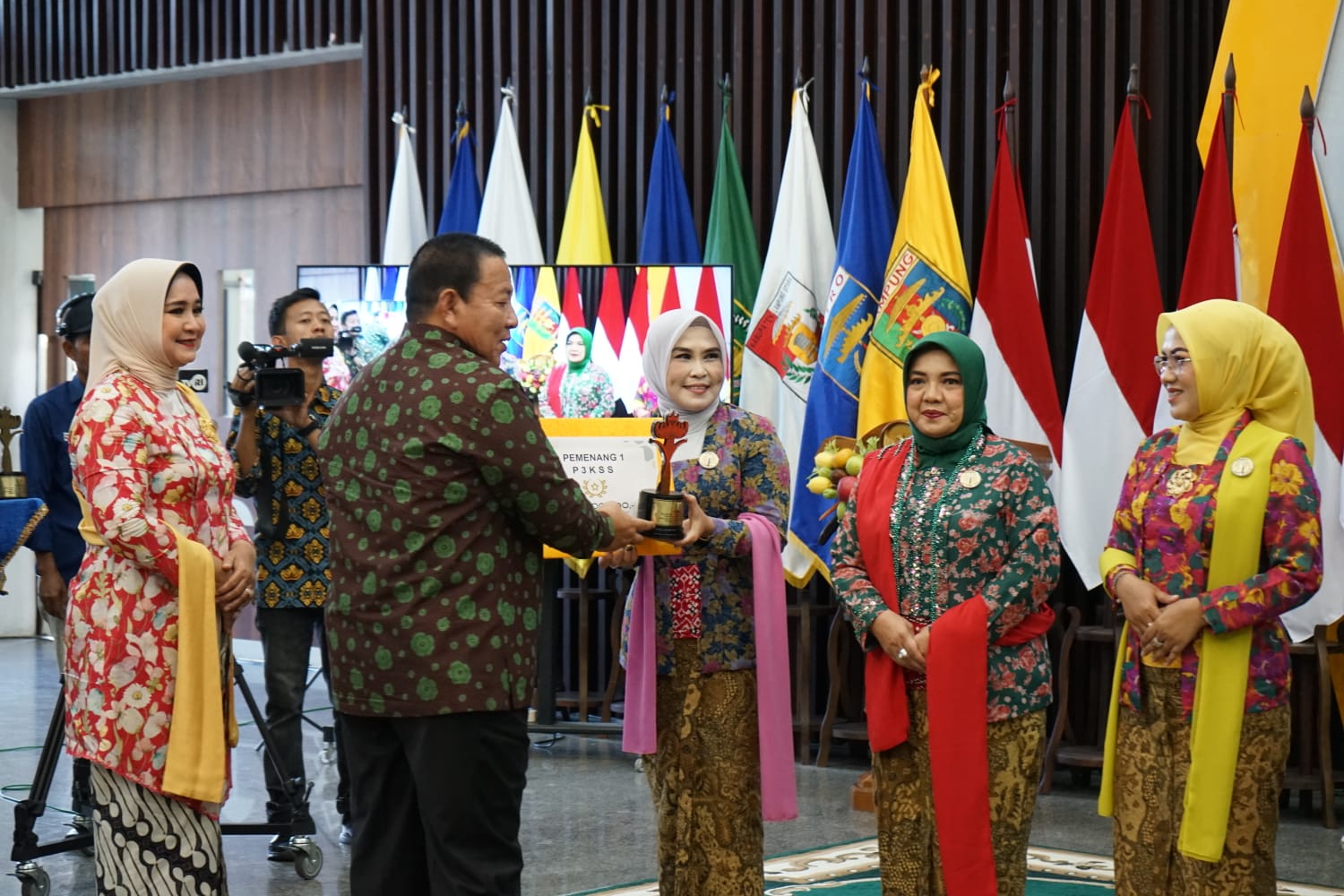 Ketua TP-PKK Lampung Selatan Terima Penghargaan Sebagai P3KSS