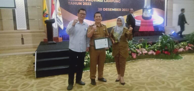 Diskominfo Lamsel Terima Penghargaan Katagori Keterbukaan Informasi Publik