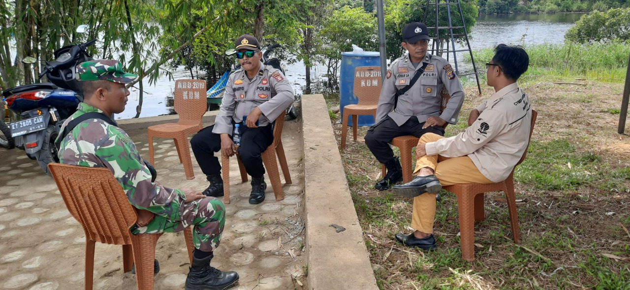 Babinsa dan Babinkamtibmas Kota Bangun Selalu Bersinergi Dalam Menjaga Keamanan Jelang Pergantian Tahun Baru