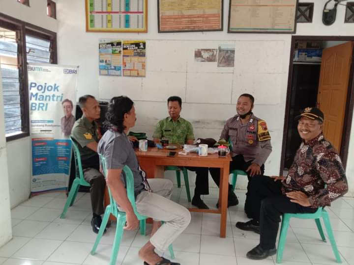 Sambang Desa, Bripka Sugiyanto Ingatkan Terkait Cuaca Ekstrim