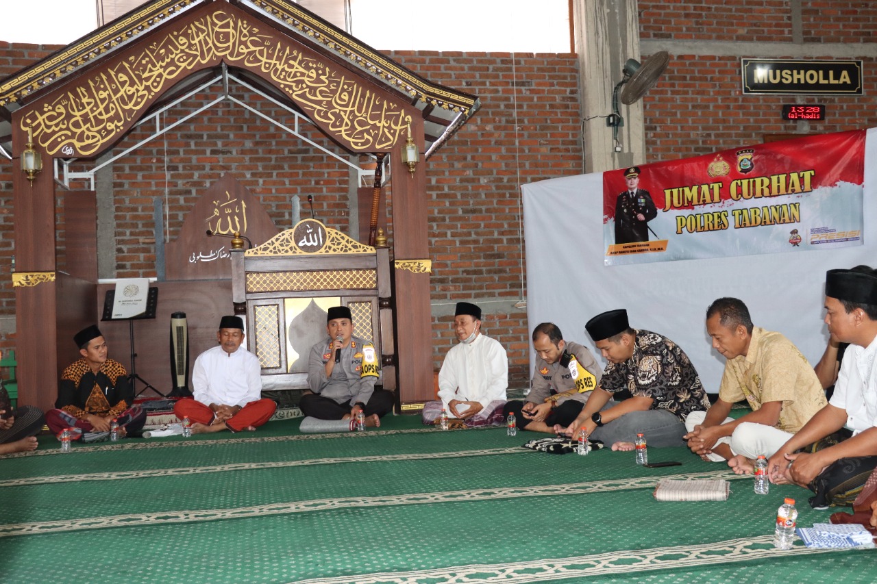 Serentak Bersama Jajaran Polsek, Kapolres Tabanan Laksanakan Jumat Curhat
