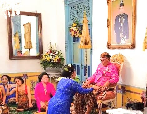 Kanjeng Gusti Ratu WANDANSARI Penah Dapat Hadiah  “GELANG ULAR” Dari Pakubuwono XII