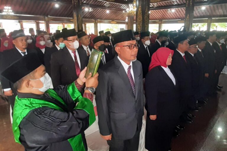 Hari ini, 231 Pejabat Dilantik, Bupati Pesan Kalau Ada Yang Main-main Laporkan pada Saya!