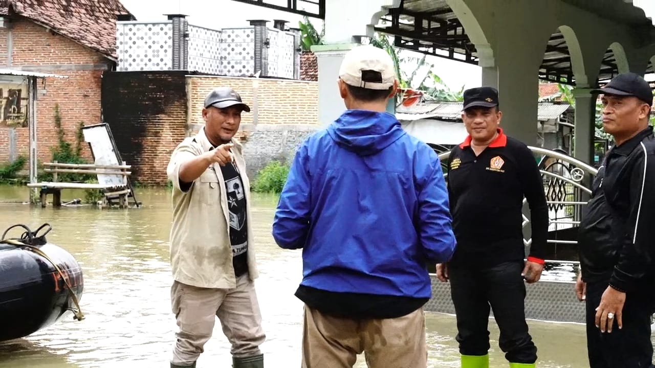 Henggar Budi Anggoro Cek Banjir Wilayah Sukolilo dan Kayen