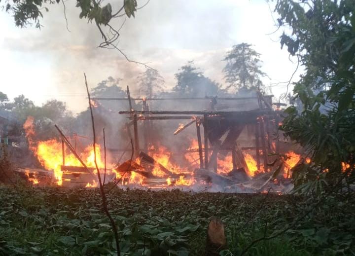 Rumah Katrina Paliran di Desa Tete Uri, Hangus Rata dengan Tanah Dilalap si Jago Merah