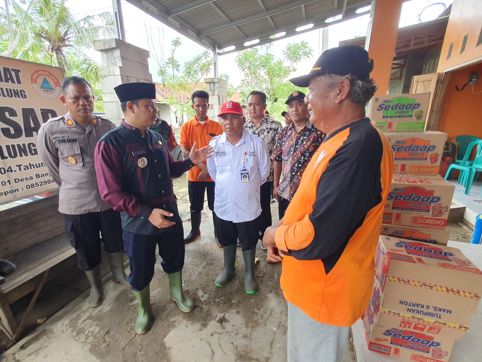 Forkompicam Dukuhseti Droping Bantuan Korban Banjir Pesisir