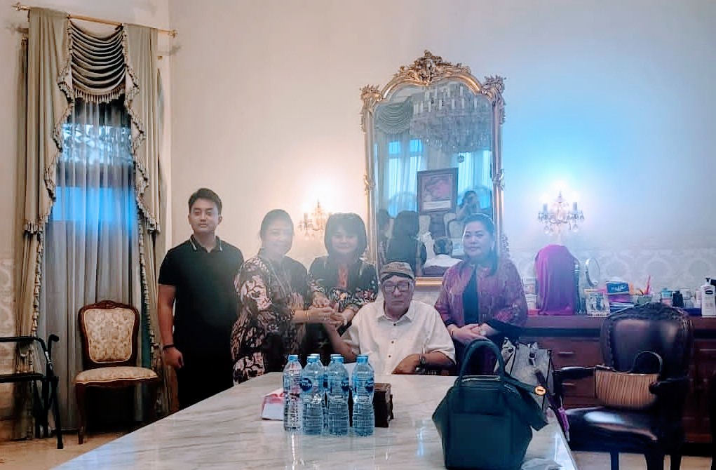 Dua Kubu Bertemu di Sasana Narendra, Gusti Wandansari Sungkem Pada Sinuhun PB XIII
