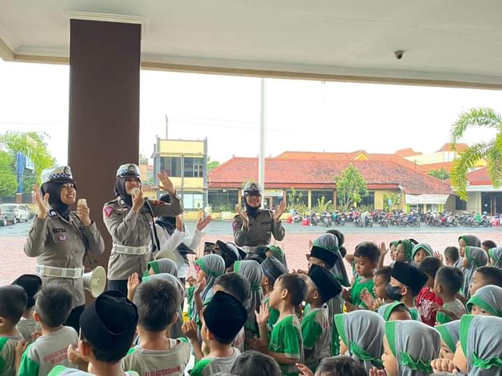 Polres Jepara Kenalkan Rambu Lalu Lintas ke Anak Usia Dini