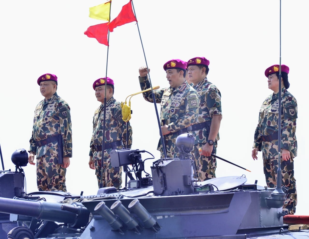 Sinergitas TNI-Polri Makin Kokoh, Kapolri Disematkan Jadi Warga Kehormatan Marinir