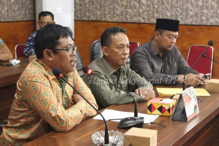 Wakil Ketua DPRD Lamsel Bersama Anggota Terima Kunjungan DPRD Pringsewu