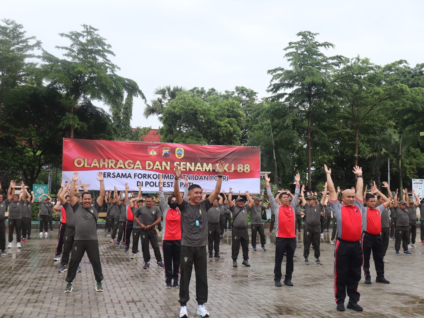 Terlihat Ramai, Sinergitas TNI – Polri Kompak Olahraga Bersama