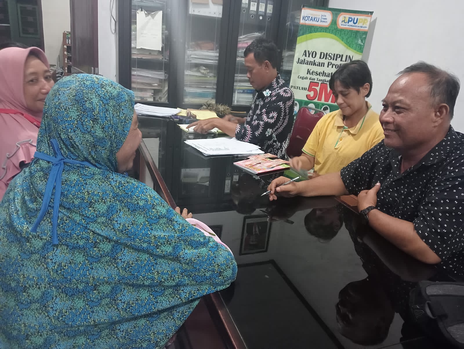 UPK LKM Kelurahan Mojo Kucurkan Dana ke UMKM 