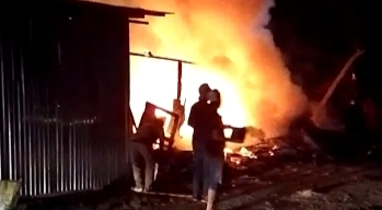 Sebuah Kios Terbakar Ibu dan 2 Anaknya Tewas Satu Lainnya Luka Bakar