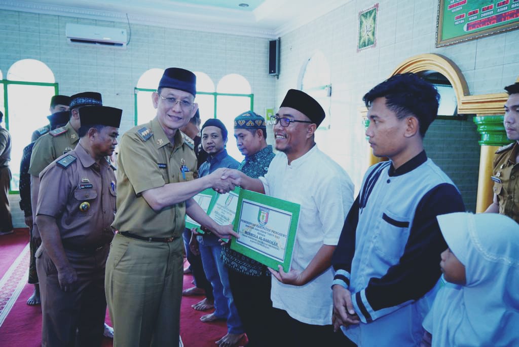 PJ Bupati Pringsewu Serahkan Bantuan Rumah Ibadah & Lembaga Keagamaan 
