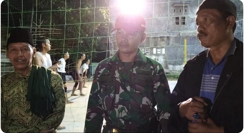 Ciptakan Suasana Aman Malam Ramadhan, Babinsa Kodim 0421/Ls Lakukan Patroli Bersama Masyarakat