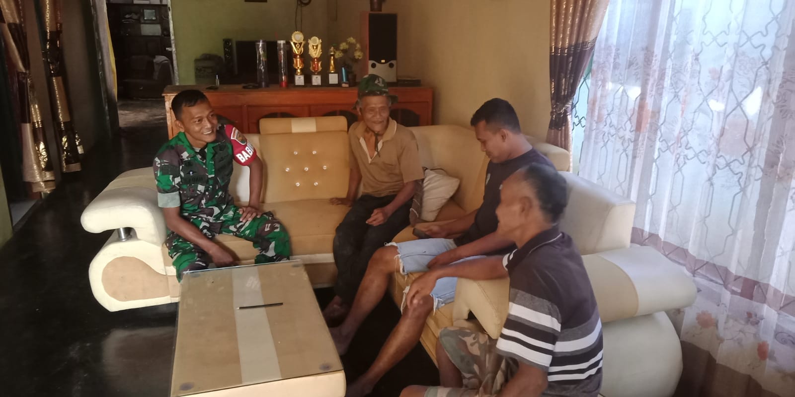 Jalin Silaturahmi di Bulan Ramadhan, Babinsa Kodim 0421/Ls Lakukan Komsos bersama Warga