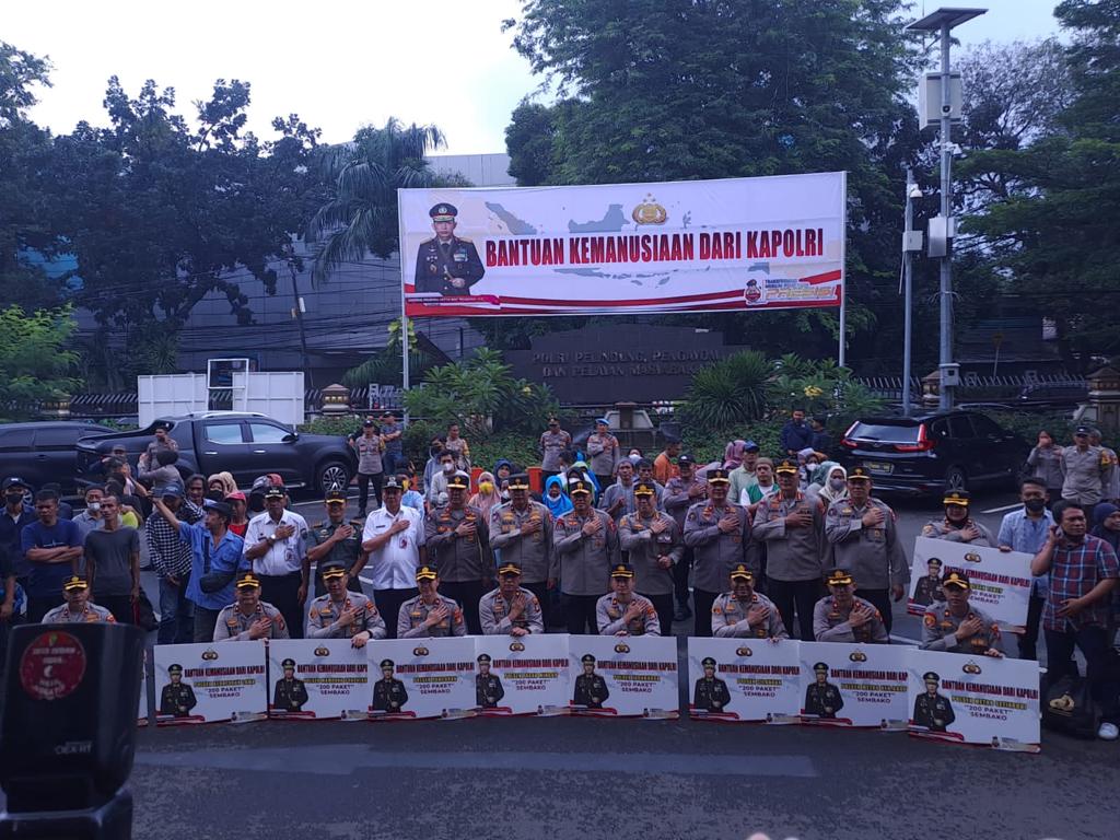 Kapolri : Dua Ribu Paket Sembako Dibagikan Masyarakat