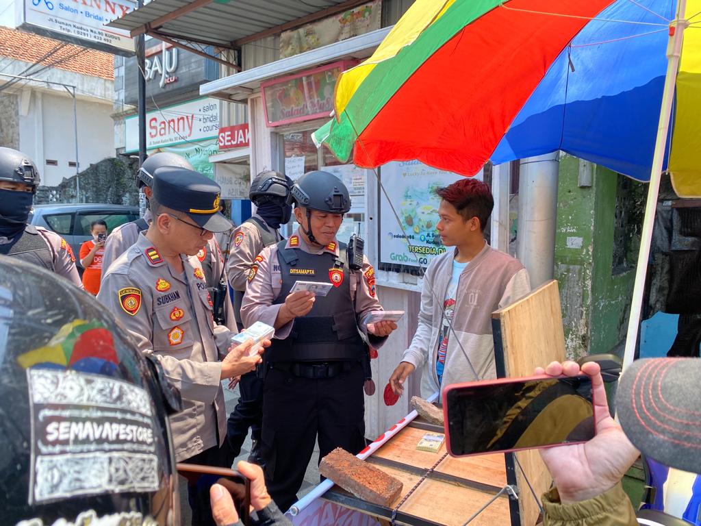 Tukar Uang Baru, Kapolres Kudus Himbau Masyarakat Tetap Waspada